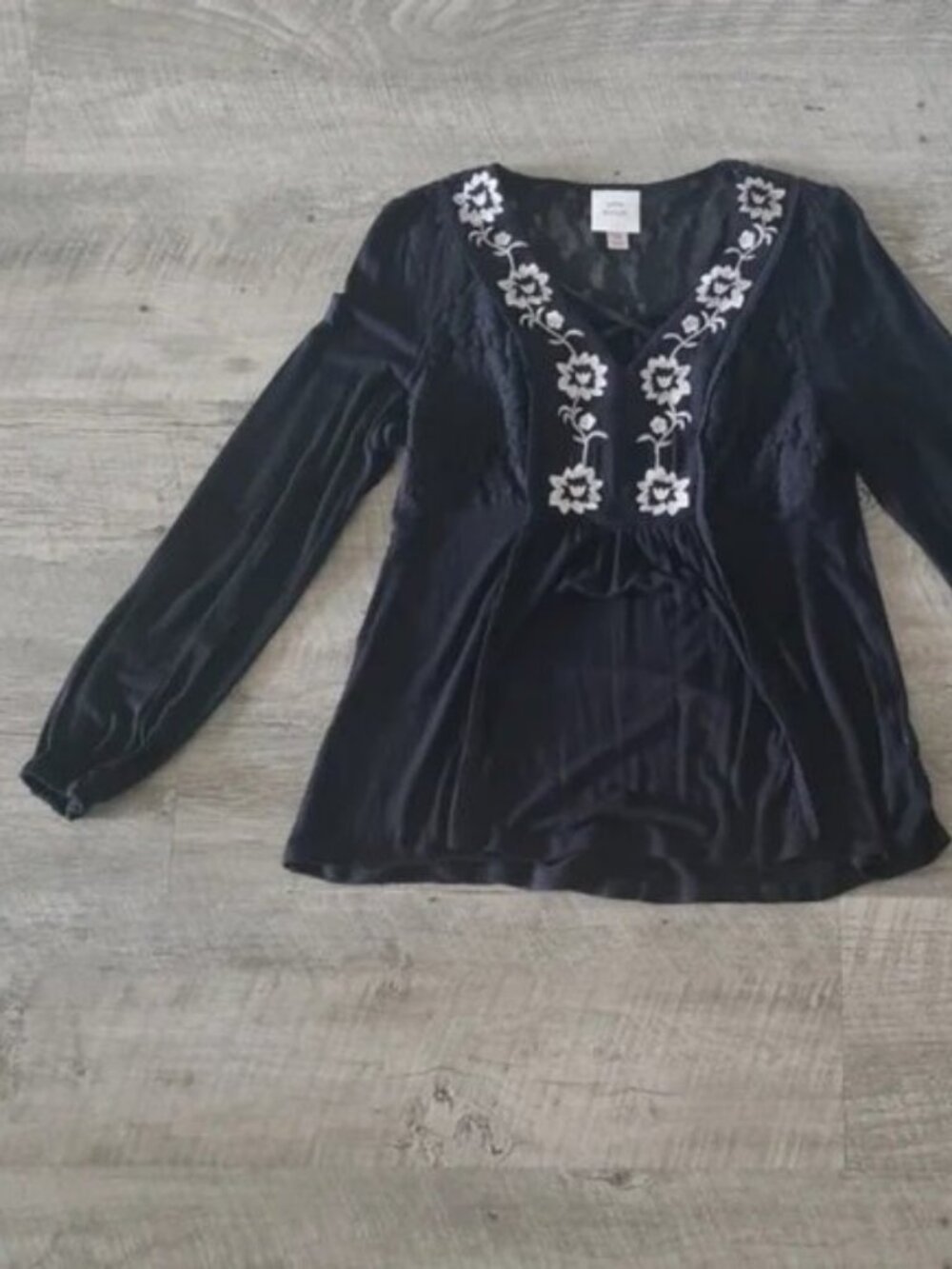 Knox Rose Black and Cream Floral Lace Long Sleeve Blouse.